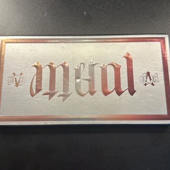 Kat Von D Metal Matte mini eyeshadow palette - Picture 4 of 5